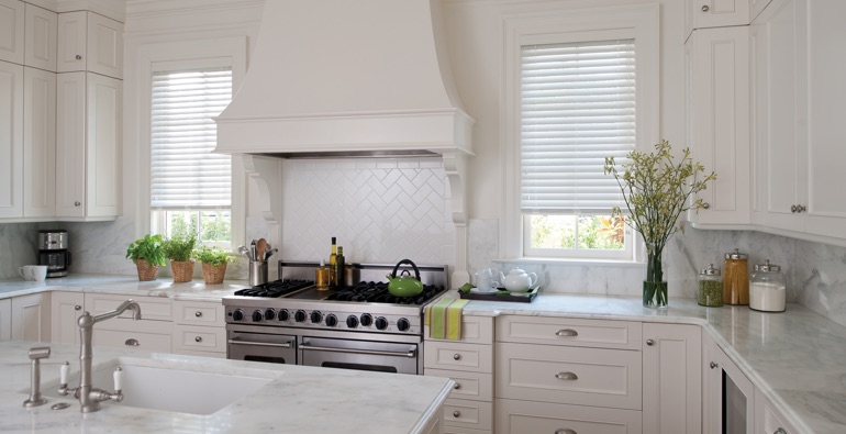 Miami kitchen white blinds